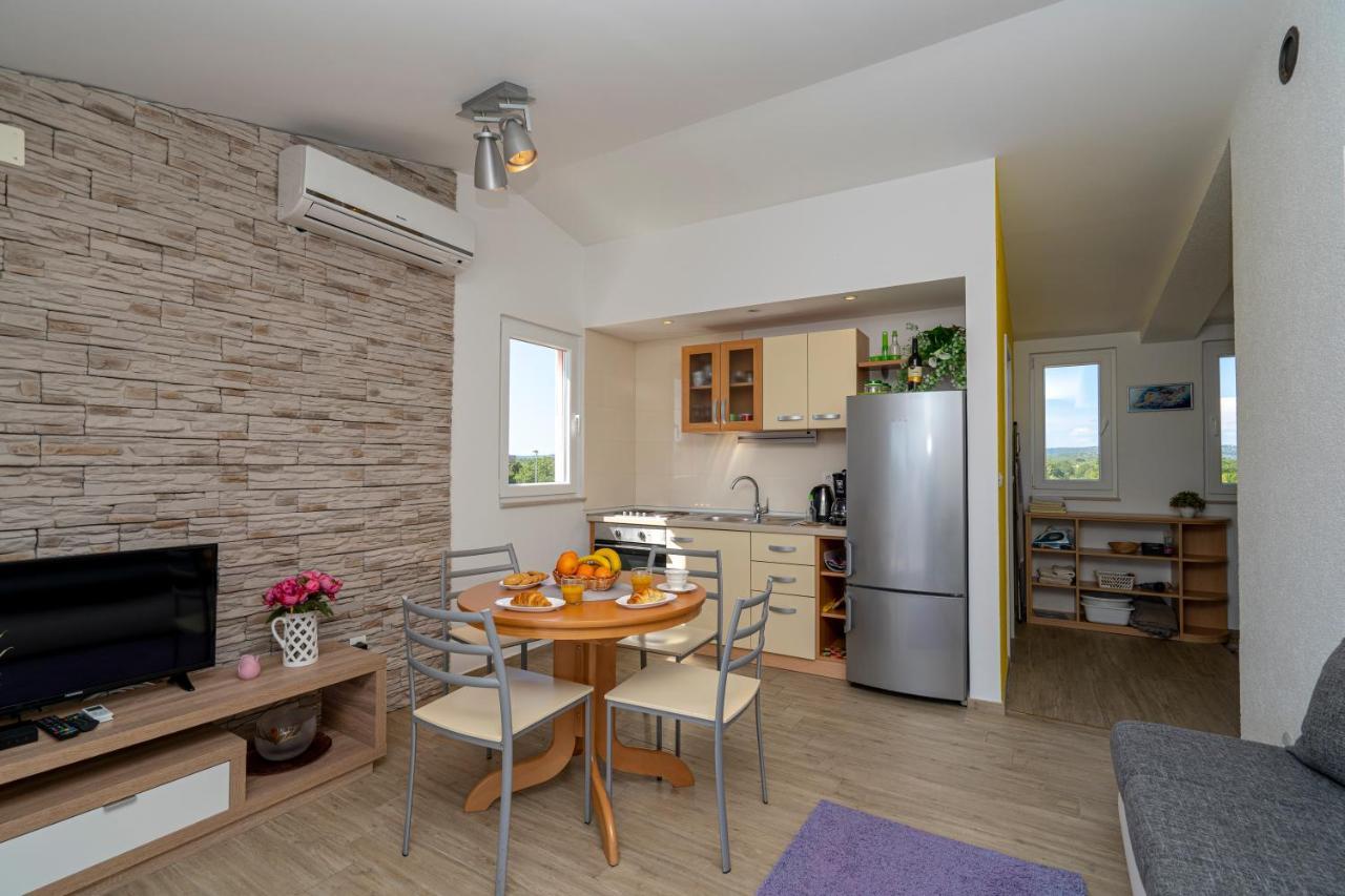 Seaview & Balcony Apartment Petra Ядрія Екстер'єр фото